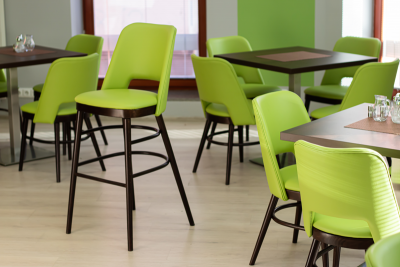 Koženkové barové židle - snídaňová restaurace| Ressed